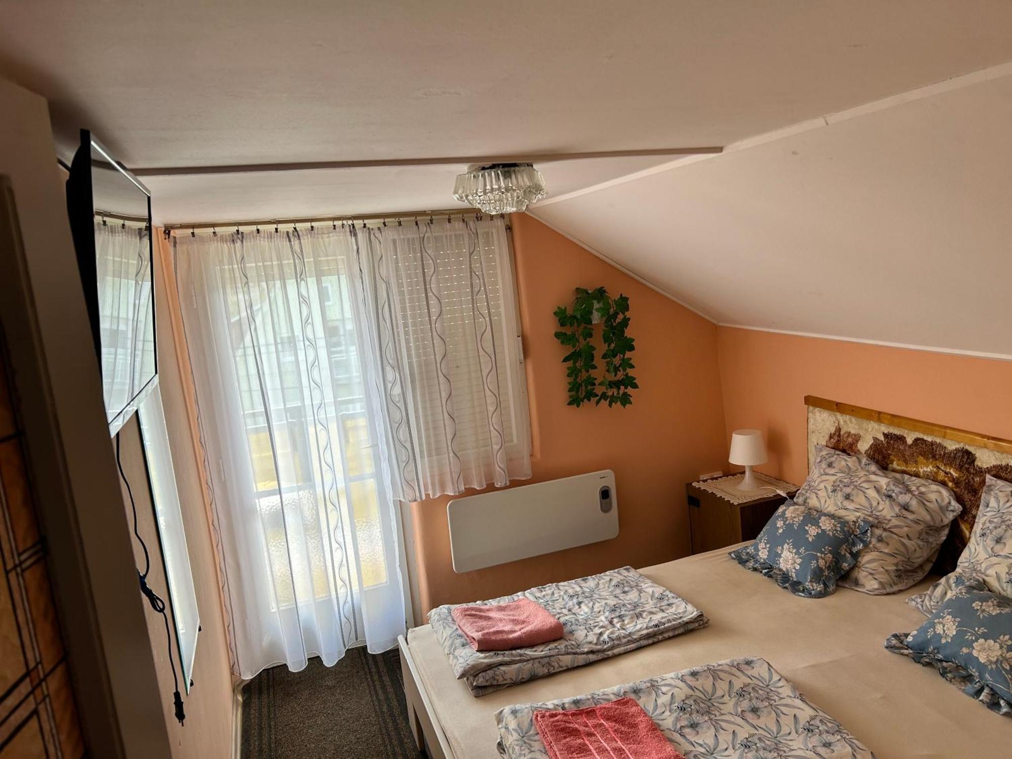 Szabo Apartmanhaz 佐洛卡罗斯 外观 照片
