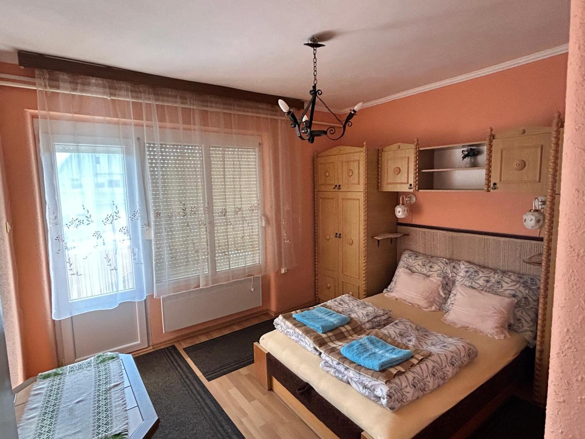 Szabo Apartmanhaz 佐洛卡罗斯 外观 照片